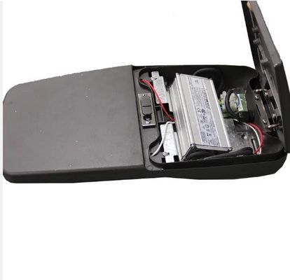 Éclairage routier 20w 30w 50w 100w 150w 180w 200w Lampes de rue LED avec et conception imperméable à l'eau