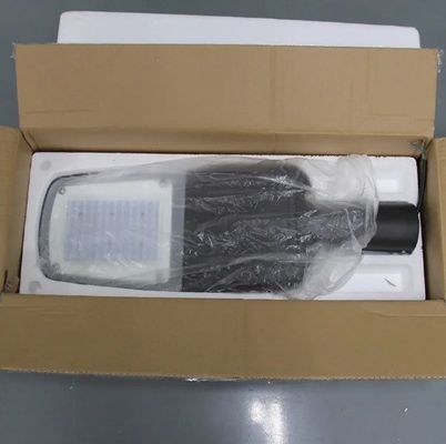 Éclairage routier 20w 30w 50w 100w 150w 180w 200w Lampes de rue LED avec et conception imperméable à l'eau